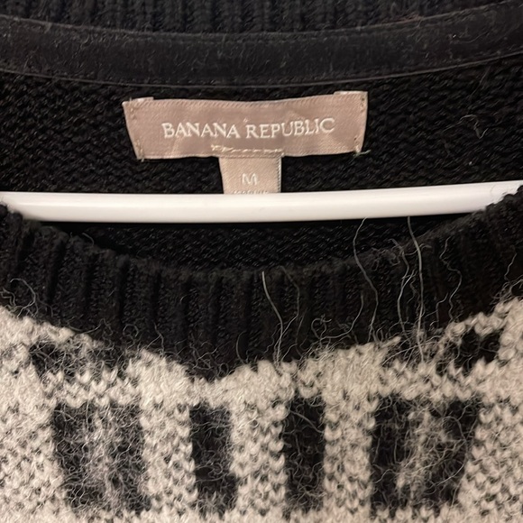 LIKE NEW! Banana Republic Women’s Black and Plaid Sweater- M - Picture 3 of 3